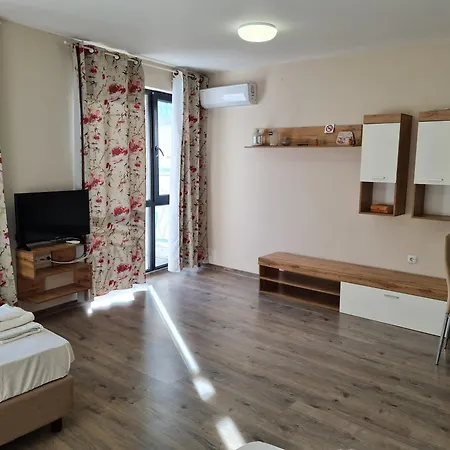 Ilarion 5 At Center * וארנה