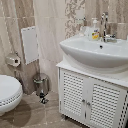 Ilarion 5 At Center Daire *