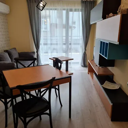 Ilarion 5 At Center Daire *