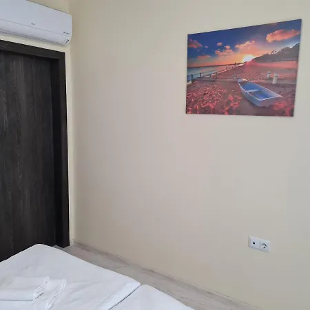 Ilarion 5 At Center Daire