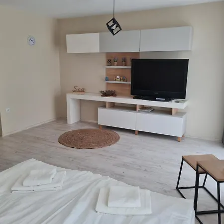 Ilarion 5 At Center Daire