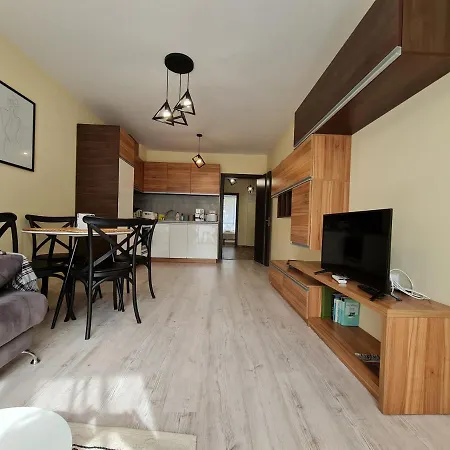 Ilarion 5 At Center Daire