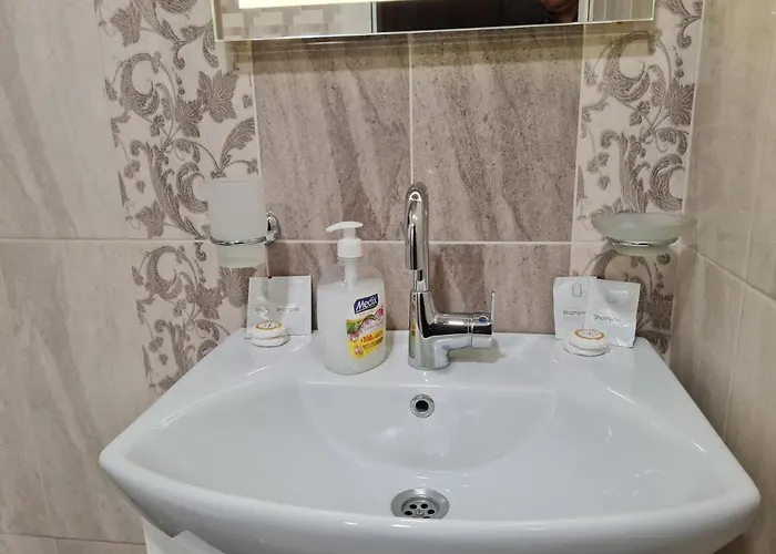 Ilarion 5 At Center アパート