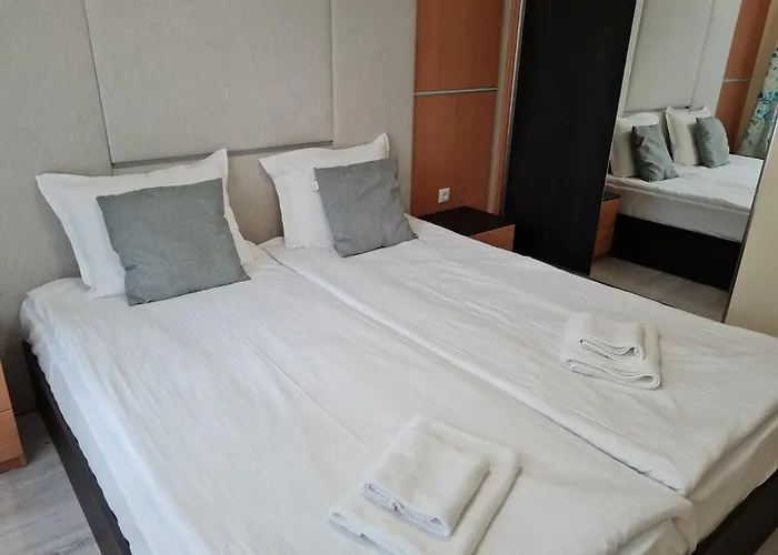 Ilarion 5 At Center アパート