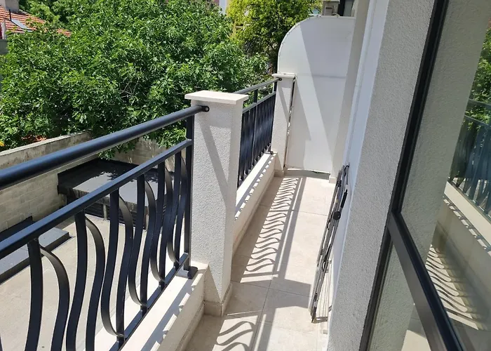 アパート Ilarion 5 At Center *