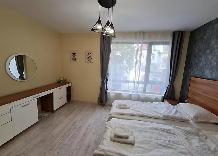 Ilarion 5 At Center アパート