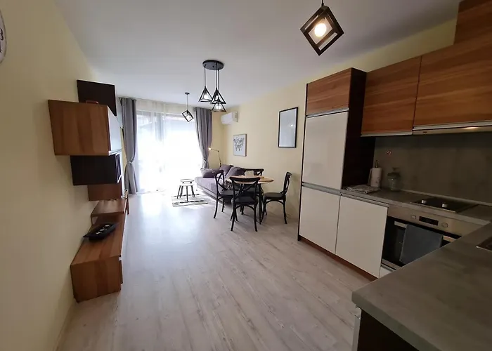 Ilarion 5 At Center ヴァルナ