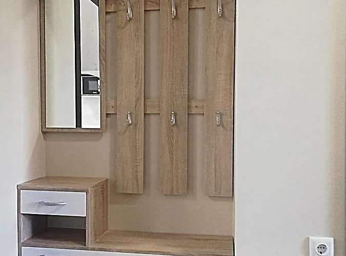 Ilarion 5 At Center アパート